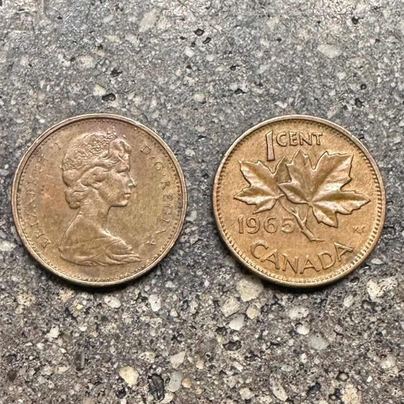 Canada Maple Leaf coin on a concrete background with front face on left and back on the right. - Mountainstruck Coin Jewelry