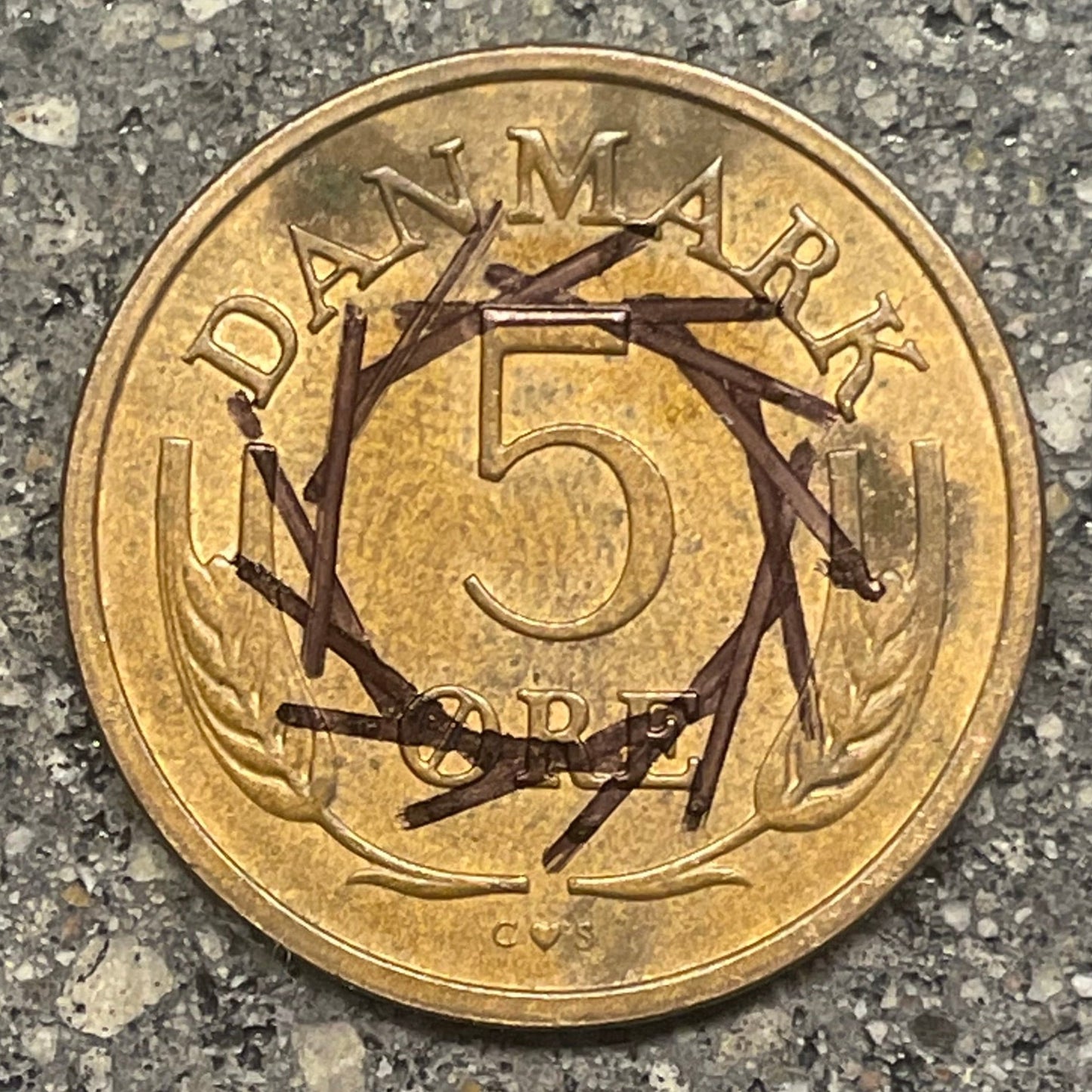 Denmark 5 Øre back of coin - Mountainstruck Coin Jewelry