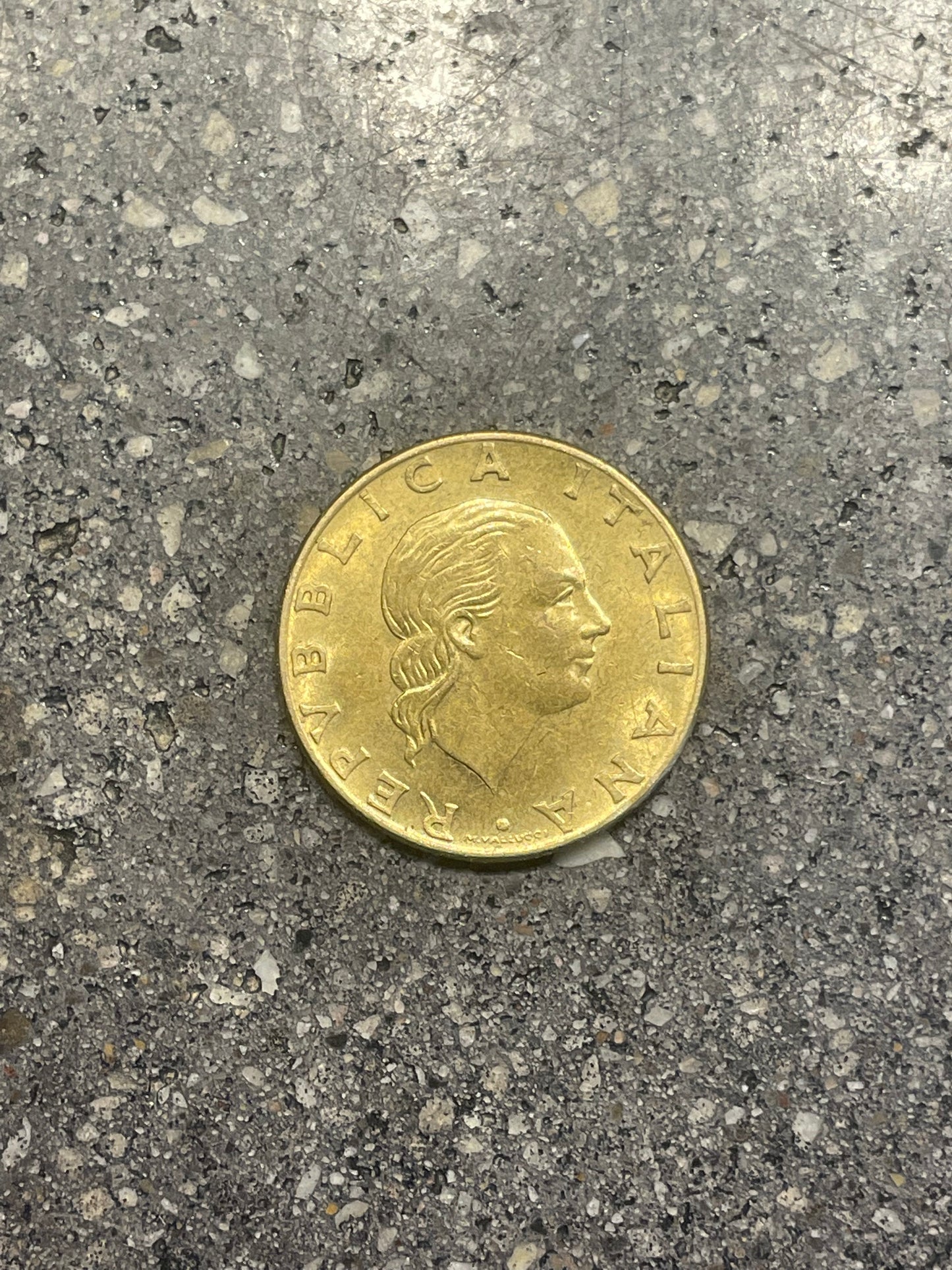 Italy 200 Lire Coin front on a concrete background. - Mountainstruck Coin Jewelry