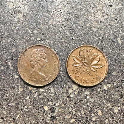 Canada Maple Leaf coin on a concrete background with front face on left and back on the right. - Mountainstruck Coin Jewelry