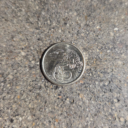 Tuatara New Zealand 5 Cents Coin back on a concrete background. - Mountainstruck Coin Jewelry